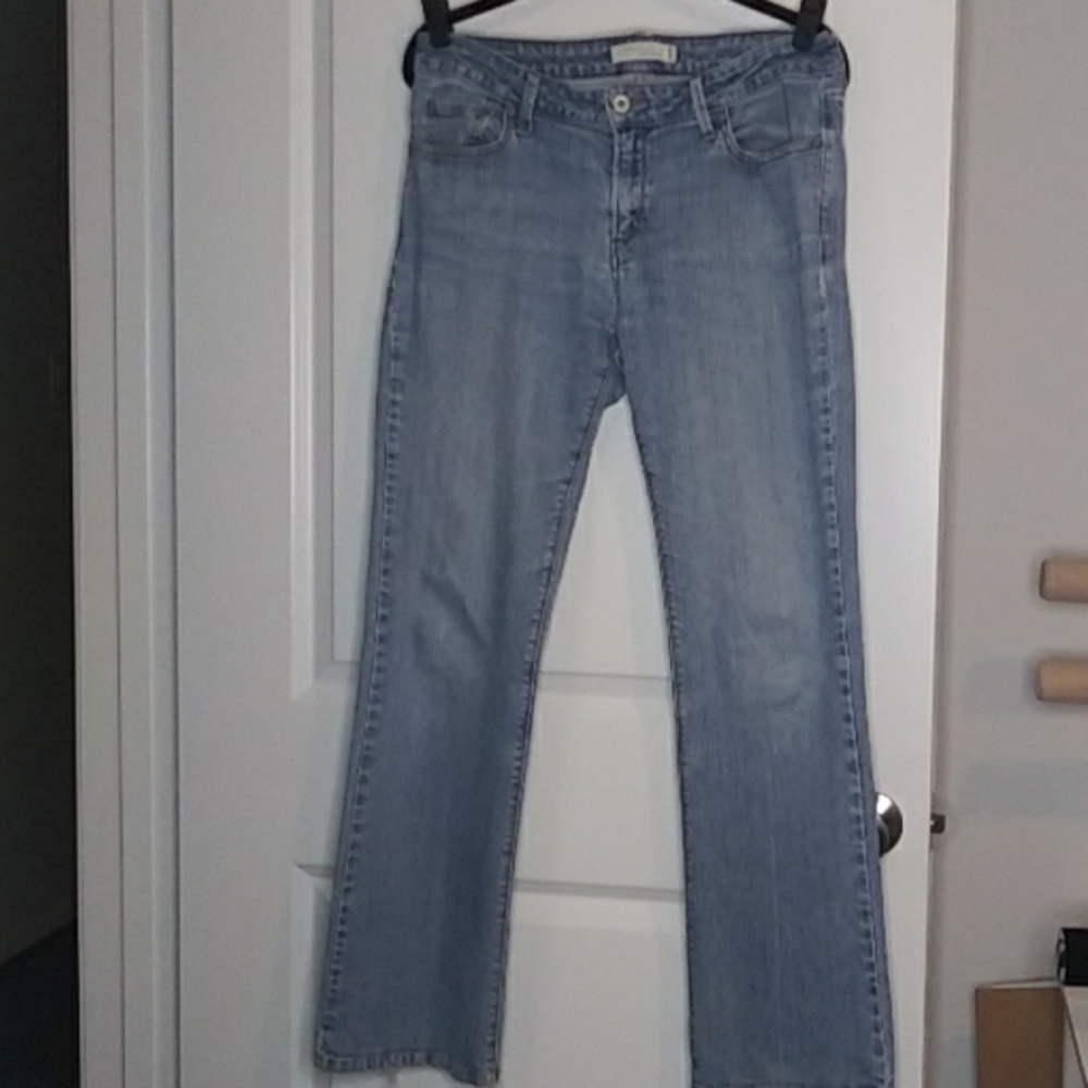 Women Levi's jeans